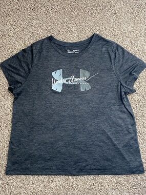 UA Women’s Loose Heatgear Dark Charcoal Heather Short Sleeve Logo Tee - 1X